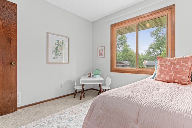 2400 E 125th Street, Burnsville, MN 55337