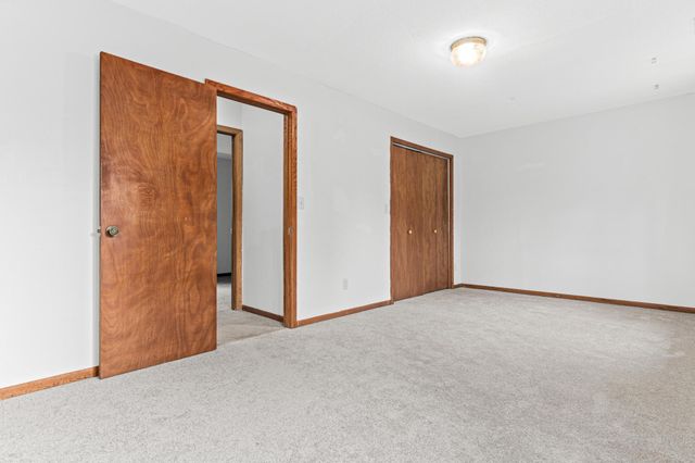 2400 E 125th Street, Burnsville, MN 55337