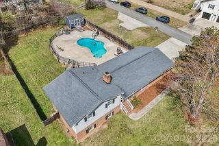 660 S Peace Haven Road, Winston Salem, NC 27103