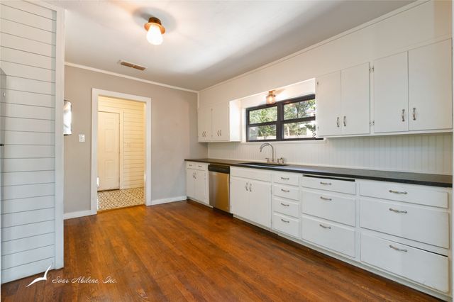 1010 James Street, Sweetwater, TX 79556