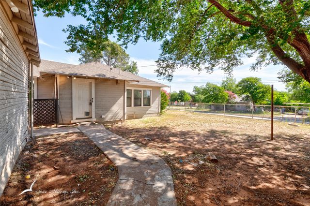 1010 James Street, Sweetwater, TX 79556