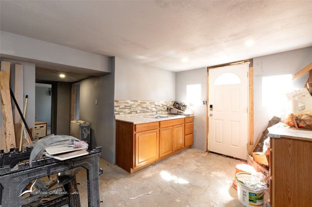 1010 James Street, Sweetwater, TX 79556