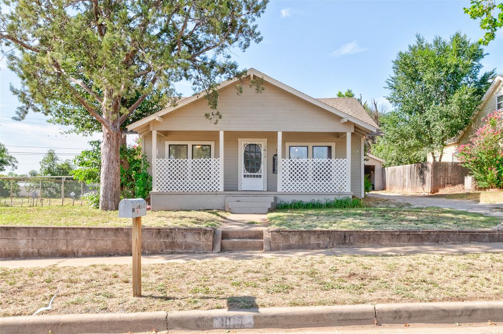1010 James Street, Sweetwater, TX 79556