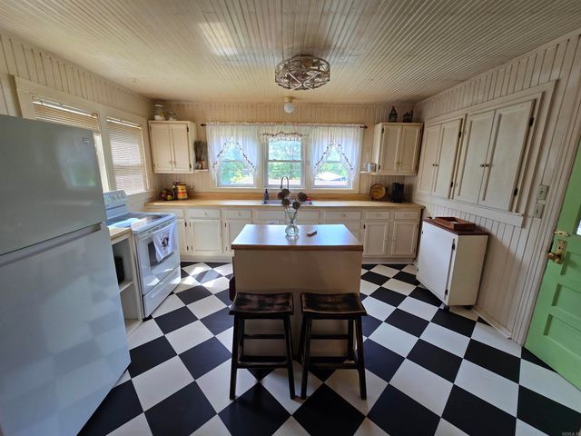 102 McKinney, Shirley, AR 72153