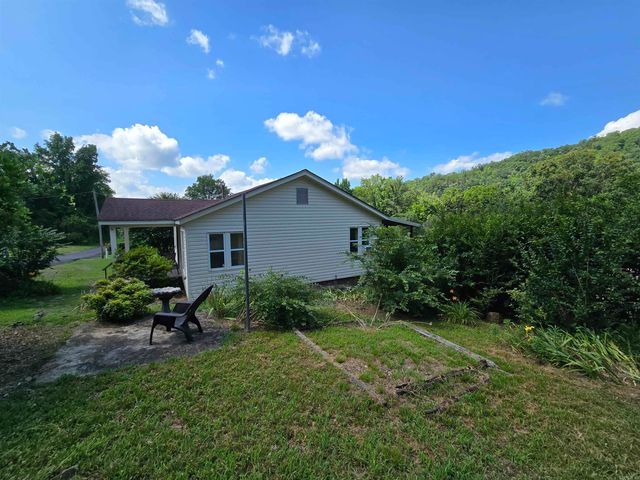 102 McKinney, Shirley, AR 72153