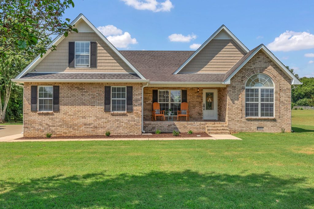 1978 Young Ln, Chapel Hill, TN 37034