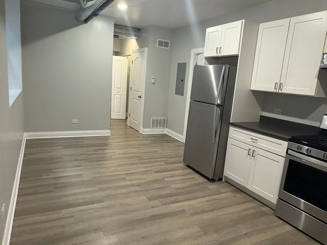 1369 W Greenleaf Avenue g4, Chicago, IL 60626
