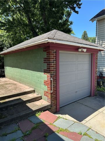 35 Dover Street, Providence, RI 02908