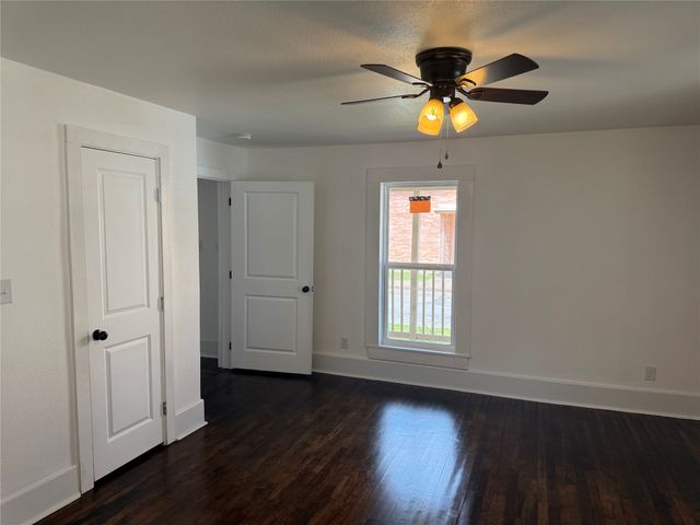 309 W 8th Street, Bonham, TX 75418