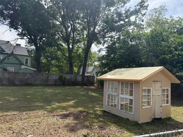 309 W 8th Street, Bonham, TX 75418