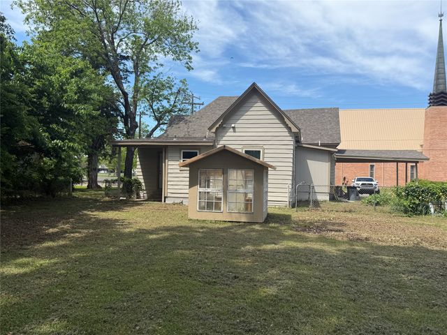 309 W 8th Street, Bonham, TX 75418