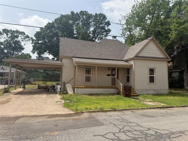 309 W 8th Street, Bonham, TX 75418