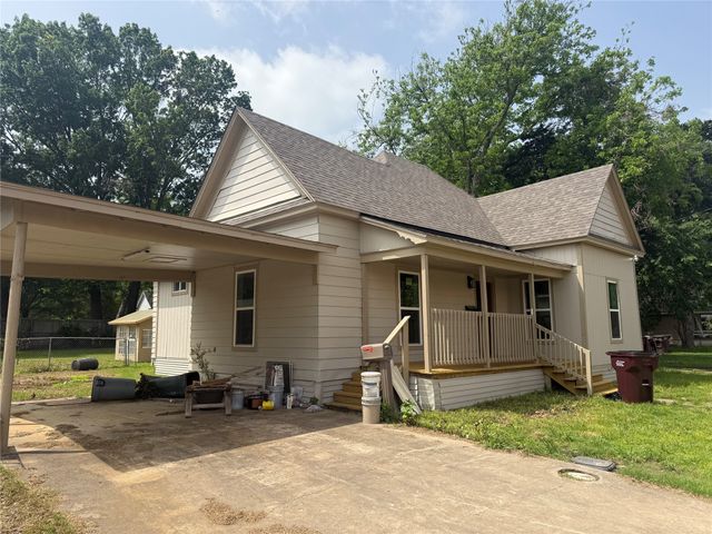 309 W 8th Street, Bonham, TX 75418