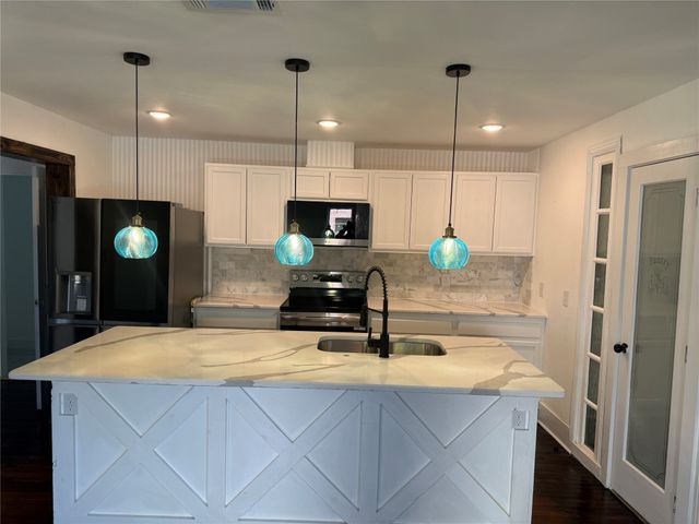 309 W 8th Street, Bonham, TX 75418