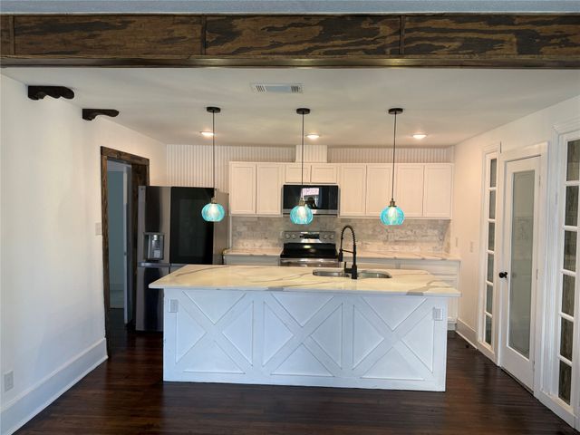 309 W 8th Street, Bonham, TX 75418