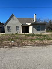 1613 Campbell Street A, Commerce, TX 75428