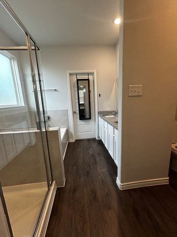 9917 Voyager Lane, Fort Worth, TX 76131