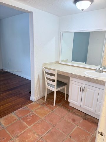 1205 Mariposa Ave 301, Coral Gables, FL 33146