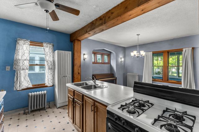 1111 Lane Place, Saint Paul, MN 55106