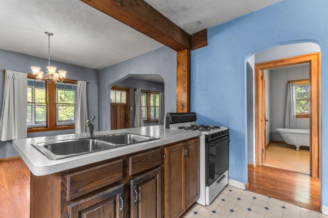 1111 Lane Place, Saint Paul, MN 55106