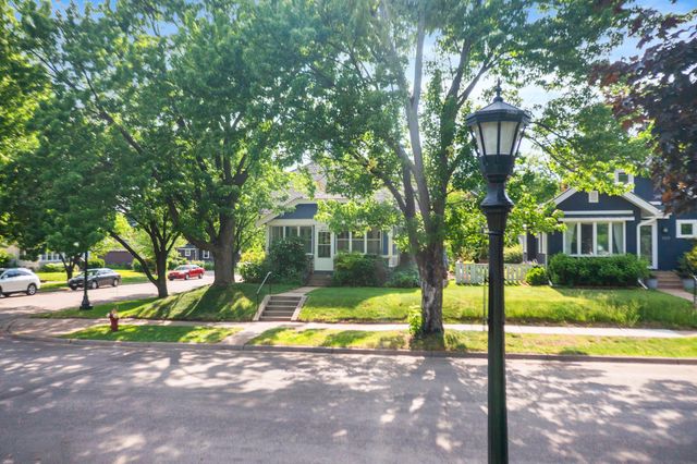 1111 Lane Place, Saint Paul, MN 55106