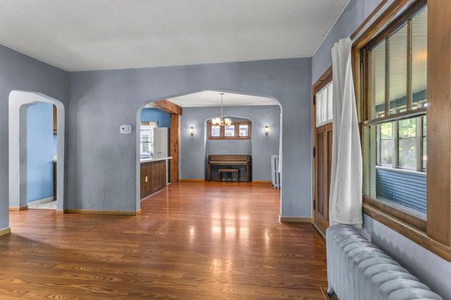 1111 Lane Place, Saint Paul, MN 55106