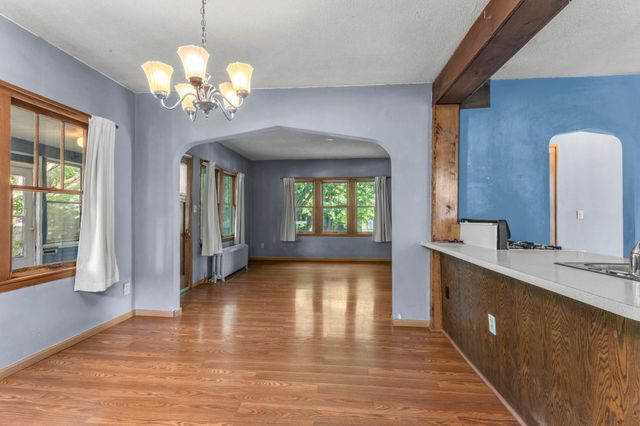 1111 Lane Place, Saint Paul, MN 55106