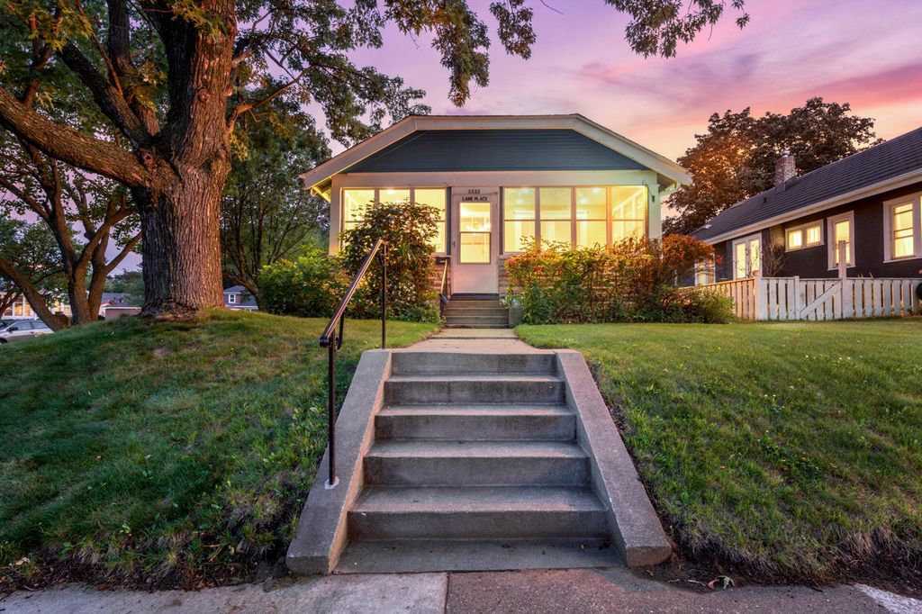 1111 Lane Place, Saint Paul, MN 55106