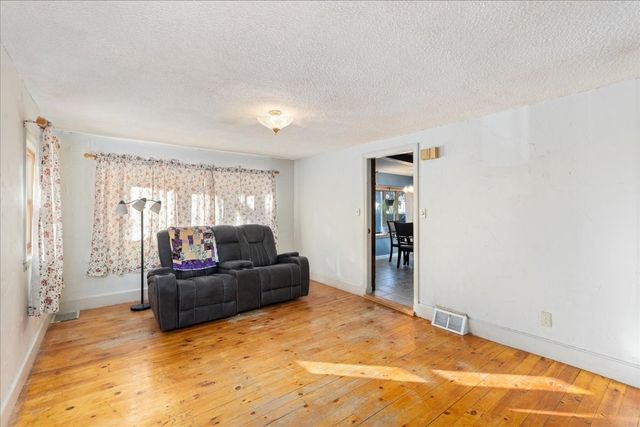 11 Lackey St, Haverhill, MA 01830