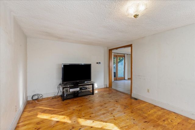 11 Lackey St, Haverhill, MA 01830
