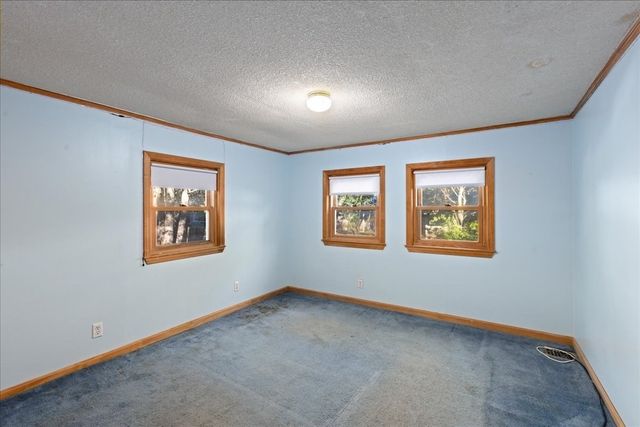 11 Lackey St, Haverhill, MA 01830