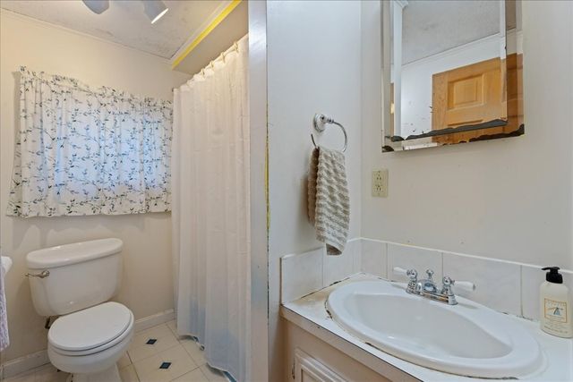 11 Lackey St, Haverhill, MA 01830