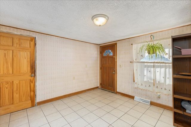 11 Lackey St, Haverhill, MA 01830