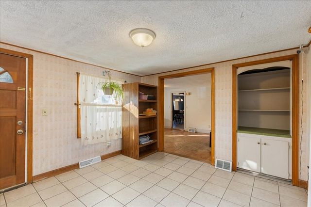 11 Lackey St, Haverhill, MA 01830