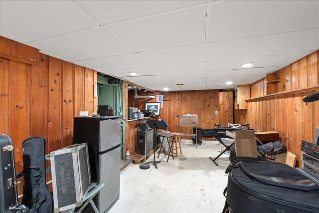 11 Lackey St, Haverhill, MA 01830