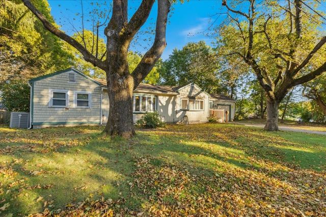 11 Lackey St, Haverhill, MA 01830