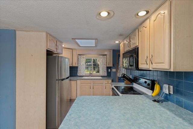 11 Lackey St, Haverhill, MA 01830