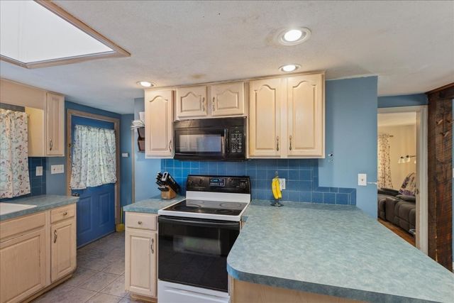 11 Lackey St, Haverhill, MA 01830