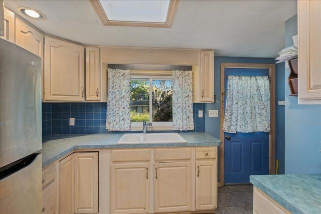 11 Lackey St, Haverhill, MA 01830