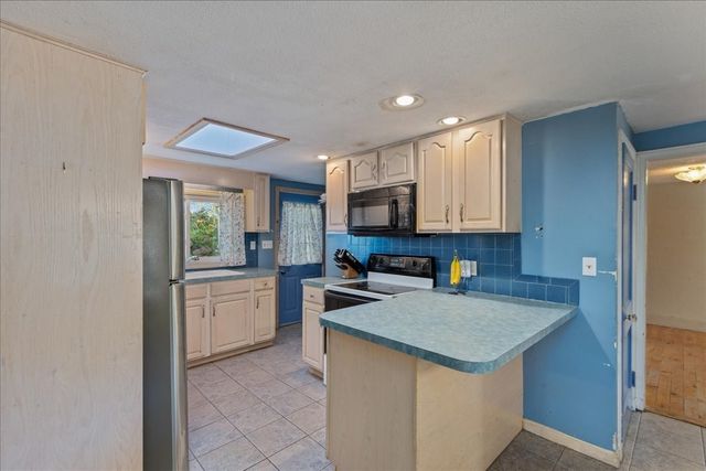 11 Lackey St, Haverhill, MA 01830