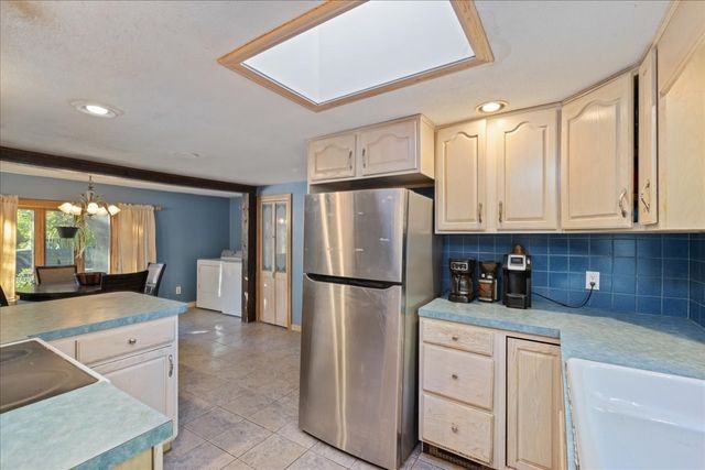 11 Lackey St, Haverhill, MA 01830