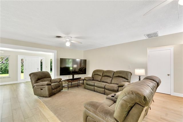 1920 32nd Avenue, Vero Beach, FL 32960