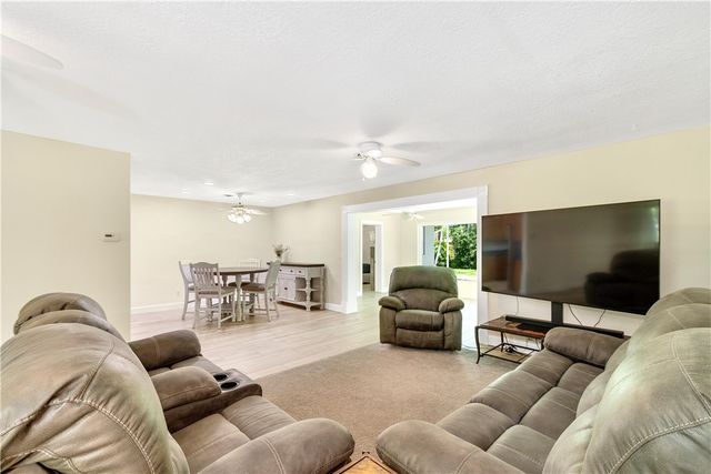 1920 32nd Avenue, Vero Beach, FL 32960