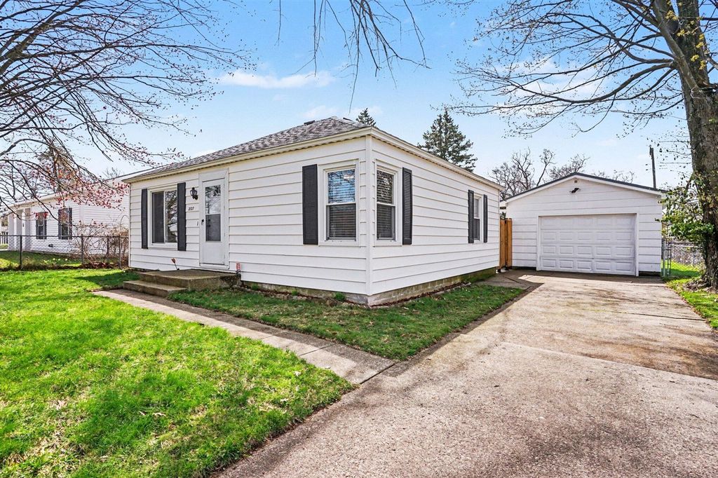 2127 Leif Avenue, Norton Shores, MI 49441
