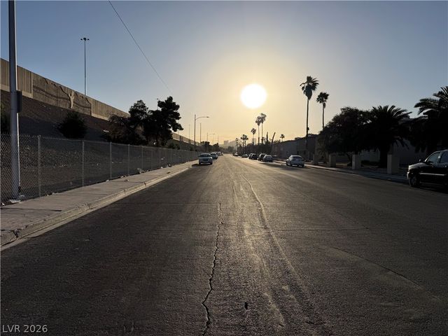 2937 Elm Avenue, Las Vegas, NV 89101