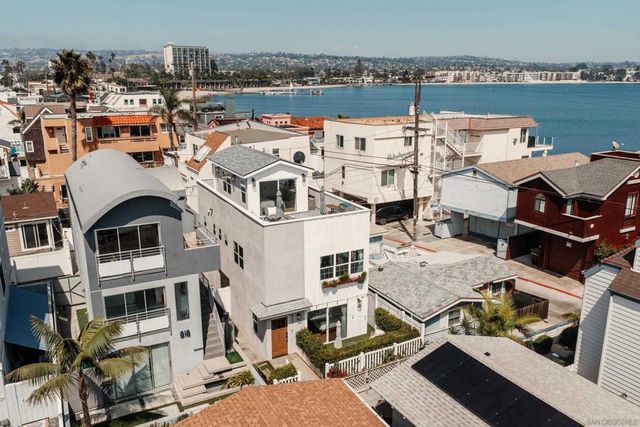 822 Seagirt Ct, San Diego, CA 92109