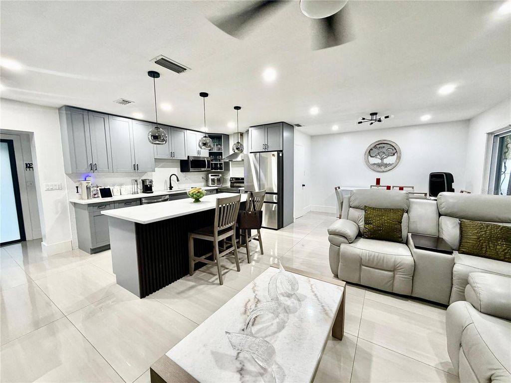 Image 11 of property listing at 4911 SHETLAND AVENUE, Tampa, FL 33615