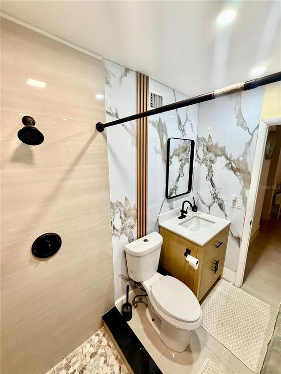 Image 15 of property listing at 4911 SHETLAND AVENUE, Tampa, FL 33615