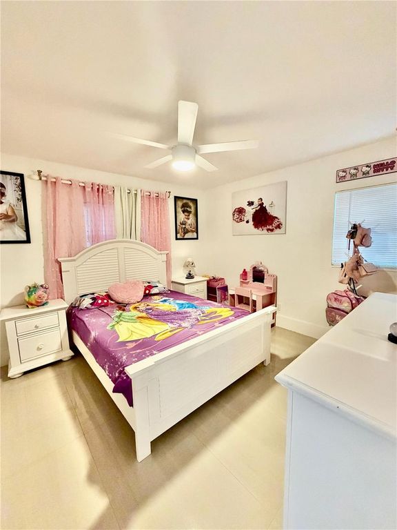 Image 19 of property listing at 4911 SHETLAND AVENUE, Tampa, FL 33615