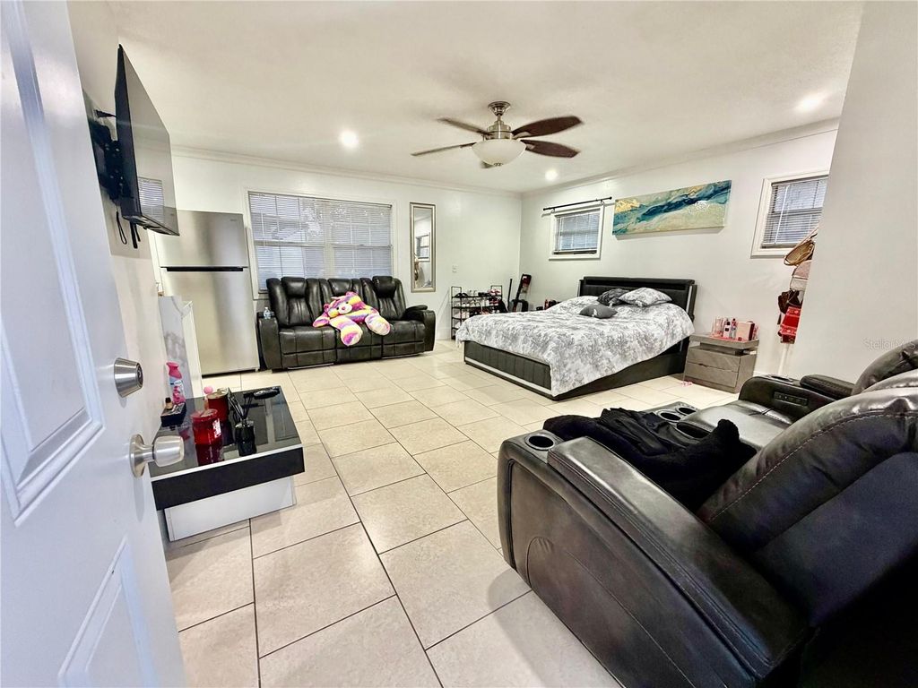 Image 25 of property listing at 4911 SHETLAND AVENUE, Tampa, FL 33615